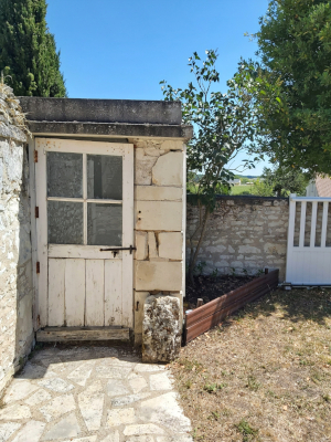 Local près du portail